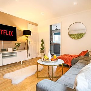 Pannier House - Central Mk - Free Parking, Garden, Smart Tvs With Netflix By Yoko Property มิลตันคีนส์ Exterior photo