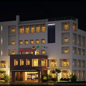 โรงแรมนิยา รีเจนซี Thrissur Exterior photo