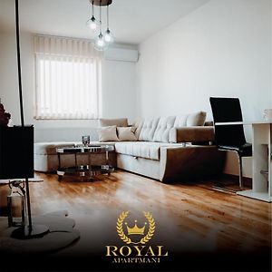 Apartman Royal 3 Apartment โดโบย Exterior photo