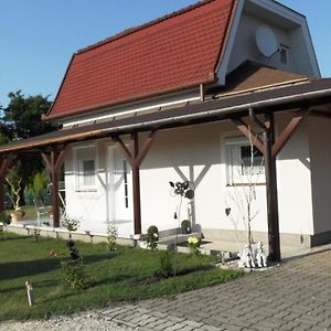 Ferienhaus Am Plattensee Villa บาลาตอนมารีอาเฟือร์เดอ Exterior photo