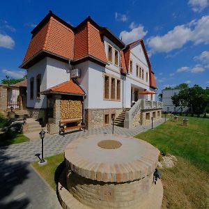 Lauber Villa เปตช์ Exterior photo