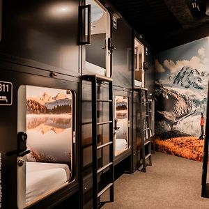 Capsule Hotel - Alpine Garden Zurich Airport โคลเธ่น Exterior photo