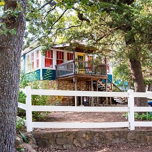 The Bluebird Cottage Style Cabin With Hot Tub Near Turner Falls And Casinos เดวิส Exterior photo