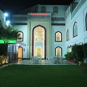 Hotel Darbar-E-Khas A Member Of Crimson Hotels บาแรลลี Exterior photo