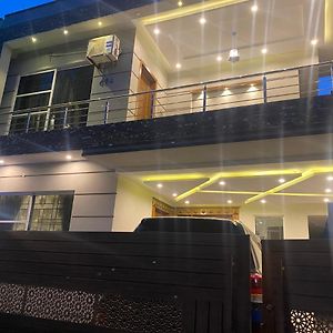 Luxury Guest House In Bahria Town ราวัลปินดี Exterior photo