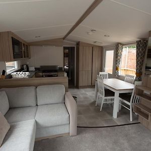 The Salmon Van - Beautiful, Luxury Static Caravan อาเบอร์ลัวร์ Exterior photo