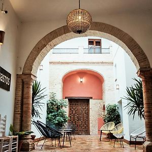 Frenteabastos Suites Cafe Hostal & Apartments การ์โมนา Exterior photo