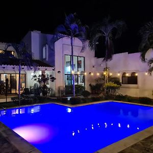 Casa Del Arte, A Luxury Beachfront Villa With Private Pool เตลา Exterior photo