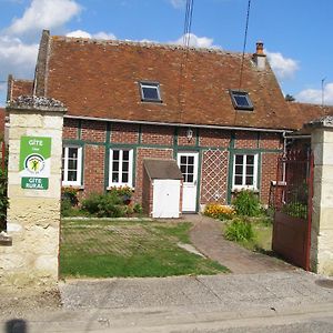 Gite Rural De La Neuville Roy Exterior photo