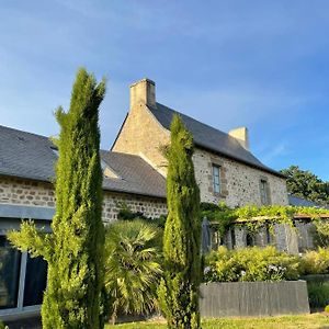 Manoir De La Nogrie - Chambre De Charme Avec Acces Privatif - Piscine Chauffee Sur Domaine 5 Etoiles Bed & Breakfast Val-d'Ize Exterior photo