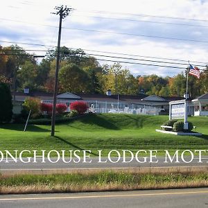 Longhouse Lodge Motel วัตกินส์เกลน Exterior photo