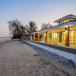 C-Sand Private Beachfront House Villa เพชรบุรี Exterior photo