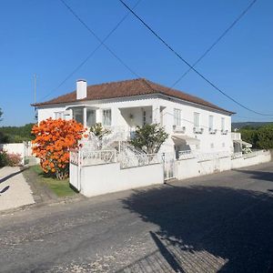 Casa Das Uveiras Hotel ปาโซส เด เฟเฮรา Exterior photo