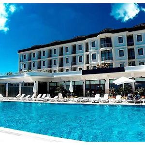 Westport Istanbul Resort & Spa Hotel ซิลิวรี Exterior photo