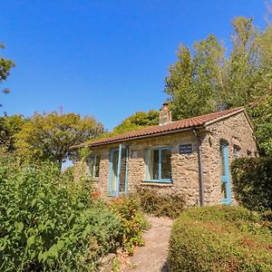 Fossil And The Cross Cottage Swyre Exterior photo