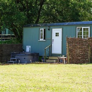 The Laburnum Retreat Shepherd Hut Private Hot Tub Villa Upper Hulme Exterior photo