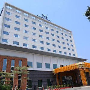 Manjeera Sarovar Premiere Hotel ราจาห์มันดรี Exterior photo