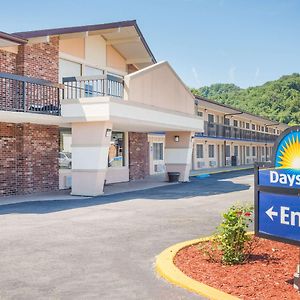 เดย์ อินน์ บาย วินด์แฮม เพนต์สวิลล์ Motel Paintsville Exterior photo