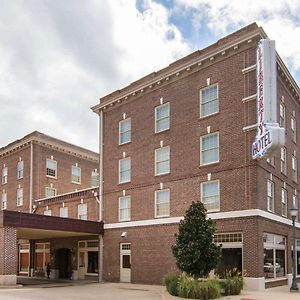 โรงแรมลิเบอร์ตี, แอสเซนด์ โฮเทล คอลเล็กชั่น เคลเบิร์น Exterior photo