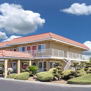 เดย์ อินน์ บาย วินด์แฮม เทอร์ล็อก Motel เทอร์ล็อค Exterior photo