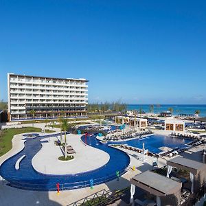 Royalton Blue Waters Montego Bay, An Autograph Collection All-Inclusive Resort ฟาลมัธ Exterior photo
