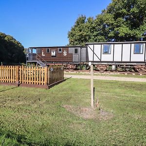 The Brake Wagon At High Barn Heritage Villa ฮอลสเตด Exterior photo