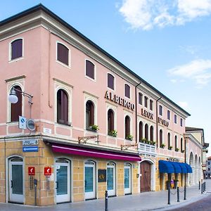 Albergo Leon D'Oro มาเนียโก Exterior photo