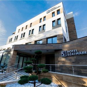 Hotel Szatmari & Etterem ยาสซ์แบร์รีนย์ Exterior photo