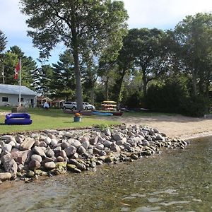 Home Of Thousand Islands แกเนอนอเคว Exterior photo