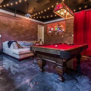 Vnc Bnb King Beds, Pool Table, Fire Pit, Arcade, Xbox แวนคูเวอร์ Exterior photo