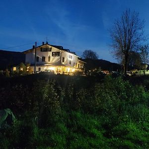 La Buca Delle Fate Ristorante Albergo พิเอเวเพลาโก Exterior photo