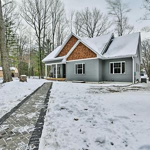 Pet-Friendly Wixom Lake Home With Deck! บีเวอร์ตัน Exterior photo