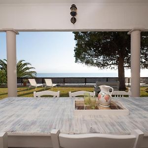 Villa Cortesia Maritima - Seaside & Private อมารินโธส Exterior photo