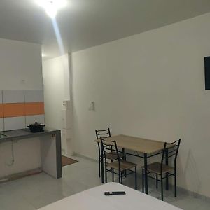 St-Laurent Centre - Baka Lycee Confort T1 Apartment แซงต์โลรองต์ ดู มาโรนี Exterior photo