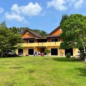 Relaxation Guesthouse ถลาง Exterior photo