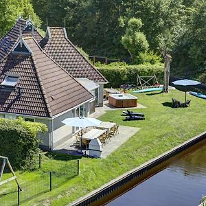 Majestic Holiday Home In Friesland With Jetty แอร์เนอวัลด์ Exterior photo