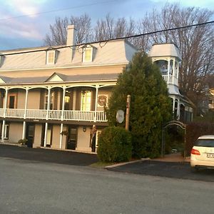 Au Vieux Presbytere De Saint-Leon Bed & Breakfast Exterior photo