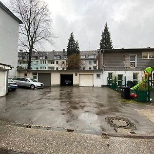 Riesen Bett, Strassenbahn Vor Der Tuer, Beste Lage, Nah Zur Messe, Keine Rechnungen Apartment เอสเซน Exterior photo