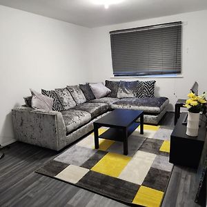 1 Bedroom Service Apartment With Netflix เวสต์เทอร์ร็อค Exterior photo