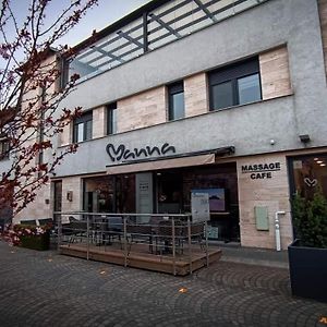 Manna Aparthotel ยาสซ์แบร์รีนย์ Exterior photo