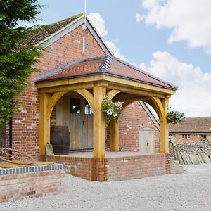 The Waggon House Villa Arlingham Exterior photo