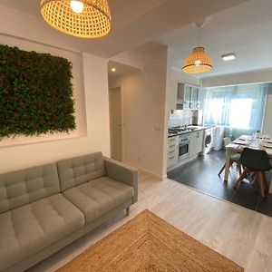 Carcavelos Beach Walking Distance Room In Shared Apartment โอเอรัช Exterior photo