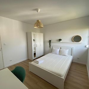 Carcavelos Beach Walking Distance Room In Shared Apartment โอเอรัช Exterior photo