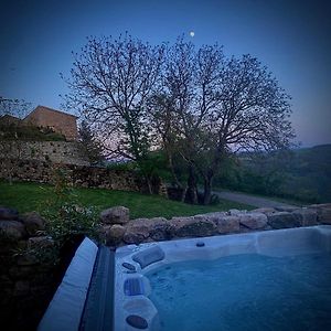 Maisonnette Jardin Jacuzzi Au Coeur De Chambles Villa Exterior photo