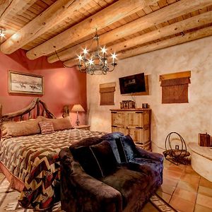 Cowboy Villa, 2 Bedrooms, Sleeps 4, Pool Access, Views, Fireplace ซานตาเฟ Exterior photo