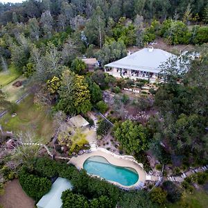 Capers Cottage And Barn Accommodation วอลลัมบี Exterior photo