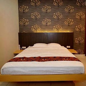 วิคตอเรีย เกสท์ เฮาส์ Hotel Surakarta  Room photo