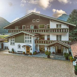 Garni Zimmerhofer Bed & Breakfast กัมโปตูเรส Exterior photo