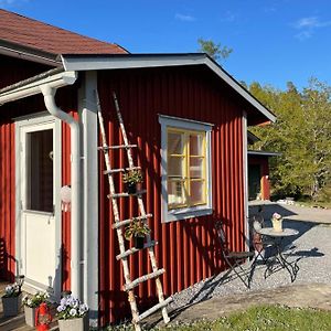 Loves Bondgard Bed & Breakfast Sparreholm Exterior photo