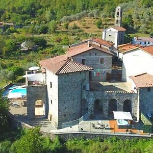 Flat With Heated Hot Tub And Shared Pool Apartment Casola in Lunigiana Exterior photo
